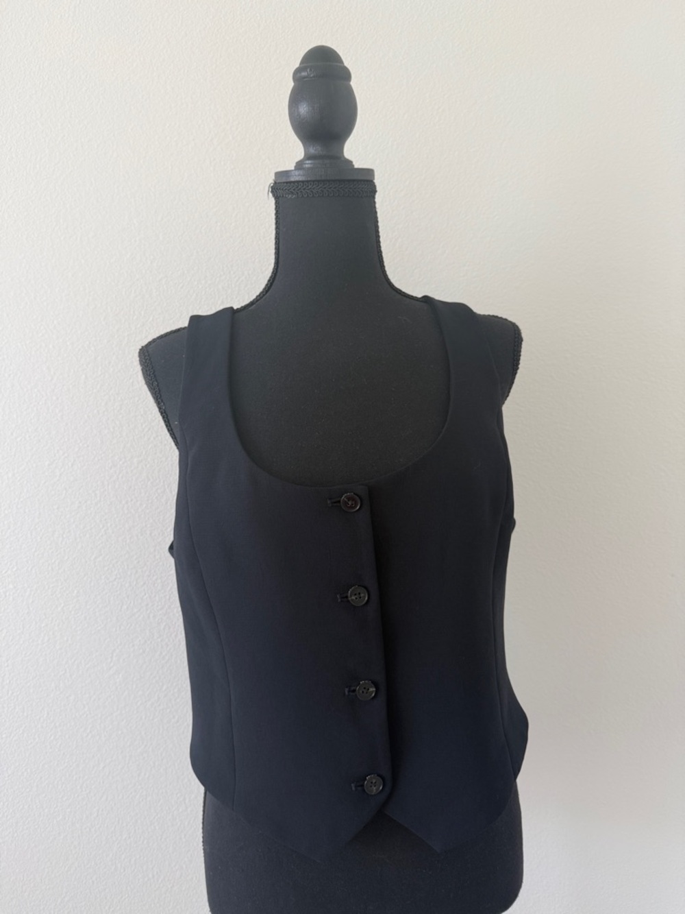 Aritzia Black Sleeveless Button-Front Crop Top